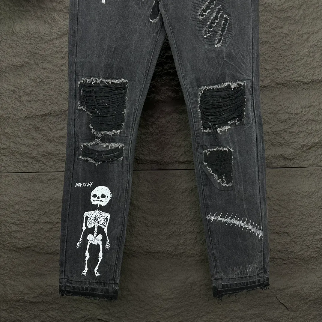 P260 GALLERY DEPT. 2024 new heavy-duty ripped embroidered couple's style washed jeans 🔥High version🔥High version🔥Top ceiling quality Styles with different washed textures are very friendly to people with thin legs and thick legs. The straight version is very flattering to the leg shape. Moderate length that never goes out of style, easy to match with casually, basic styling for various styles, a must-have in the wardrobe! The fabric is stiff but also makes the upper body soft without losing texture. The washing process is even more perfect. It is a must-have item for everyone! ! ! Washed wheat, hang tag, pants label, complete with three labels Color: washed black Size: 28, 30, 32, 34, 36 (equivalent to S-2XL)